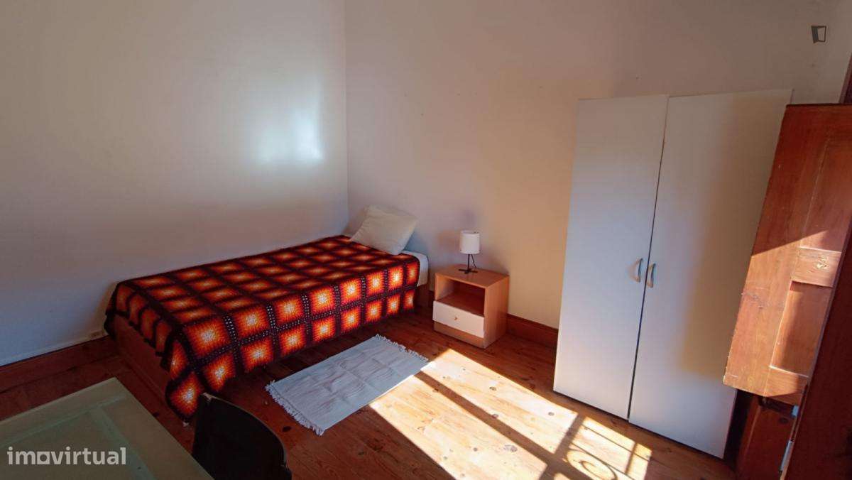 Quarto - localizado em Conchada Coimbra - Grande imagem: 5/7