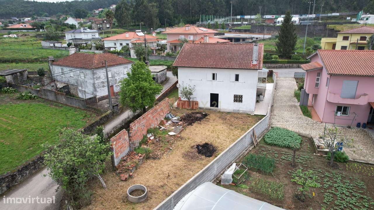 Moradia T3 Renovada em Fragoso-26