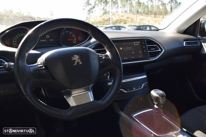 Peugeot 308 1.2 PureTech Style - 26