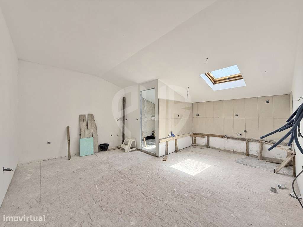 Prédio na Zona Ribeirinha do Seixal // P/Recuperação Oportunidade d... - Grande imagem: 3/35