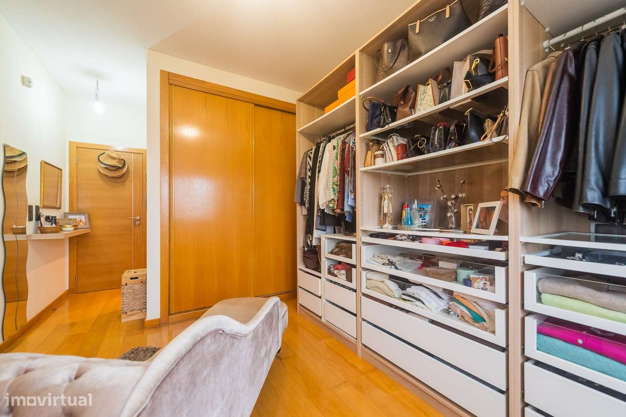 Moradia T-4+1 em Agualva Cacém-46