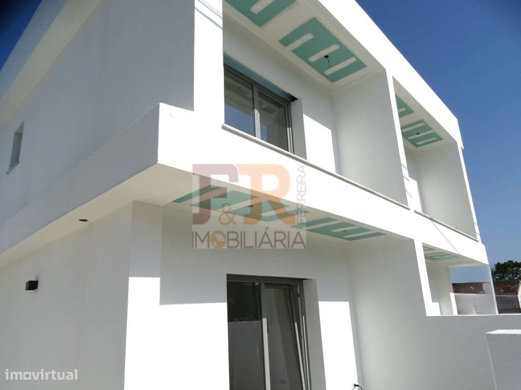 Geminada Duplex T2+1 com Pérgula Fernão Ferro-7