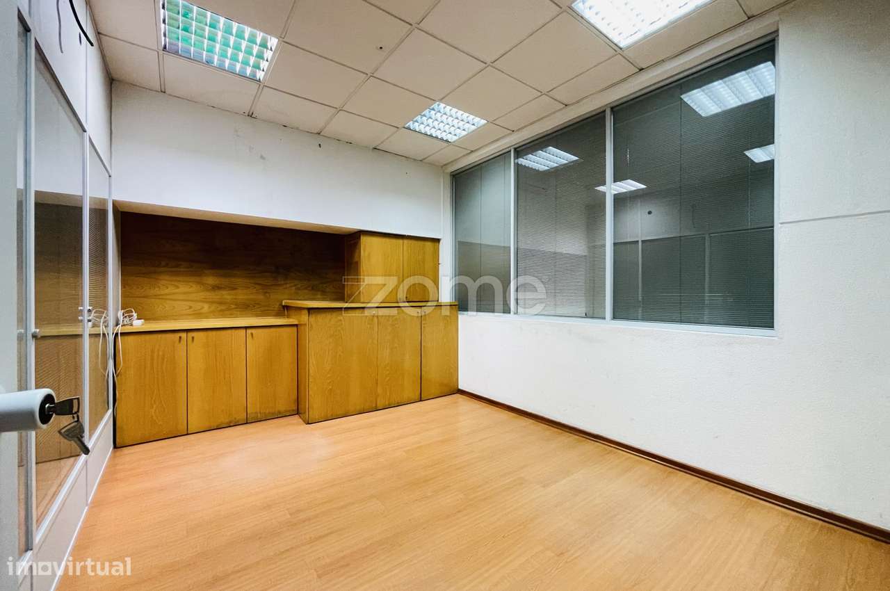 Armazém em Paranhos - Grande imagem: 5/22