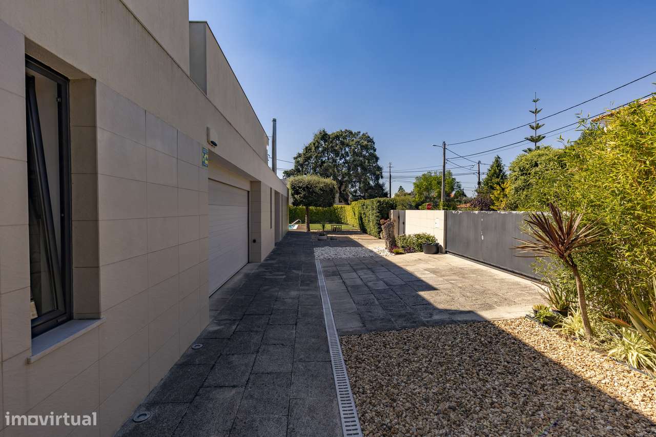 Moradia isolada T6 lote de 1002m2 piscina Sesimbra-5