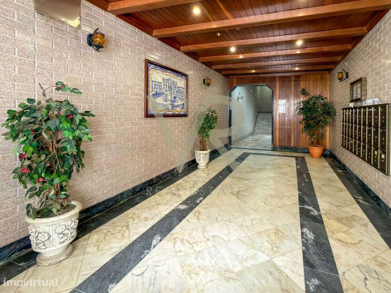 Oportunidade em Massamá: T3 Luminoso a 3 Minutos da Estação-27