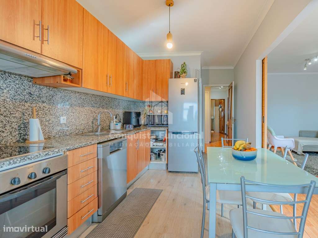 Apartamento T3 situado na zona de Mafamude-8