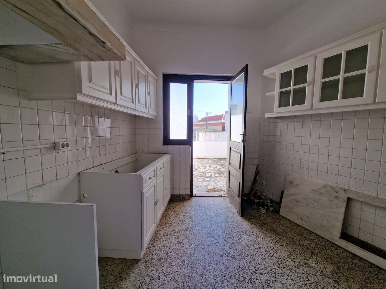 Apartamento T3 com logradouro e Garagem/Loja - Grande imagem: 4/29