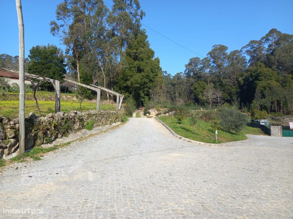 Terreno de construção em Creixomil - Barcelos