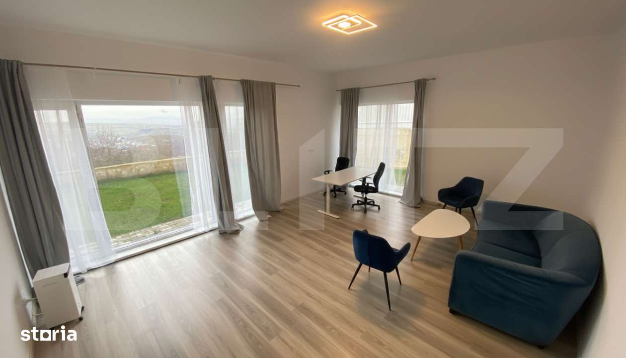 Casa pe calcan cu priveliste superba si compartimentare deosebita - Imagine principală: 4/19