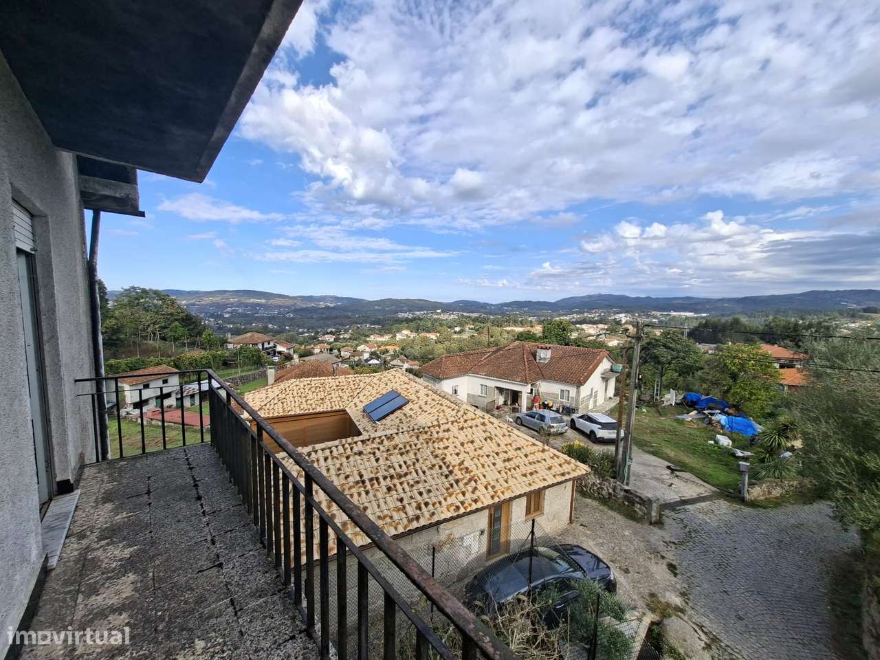 Moradia de 3 pisos com 1000m² de terreno, T3, 2 WC em Serafão, Fafe.-12