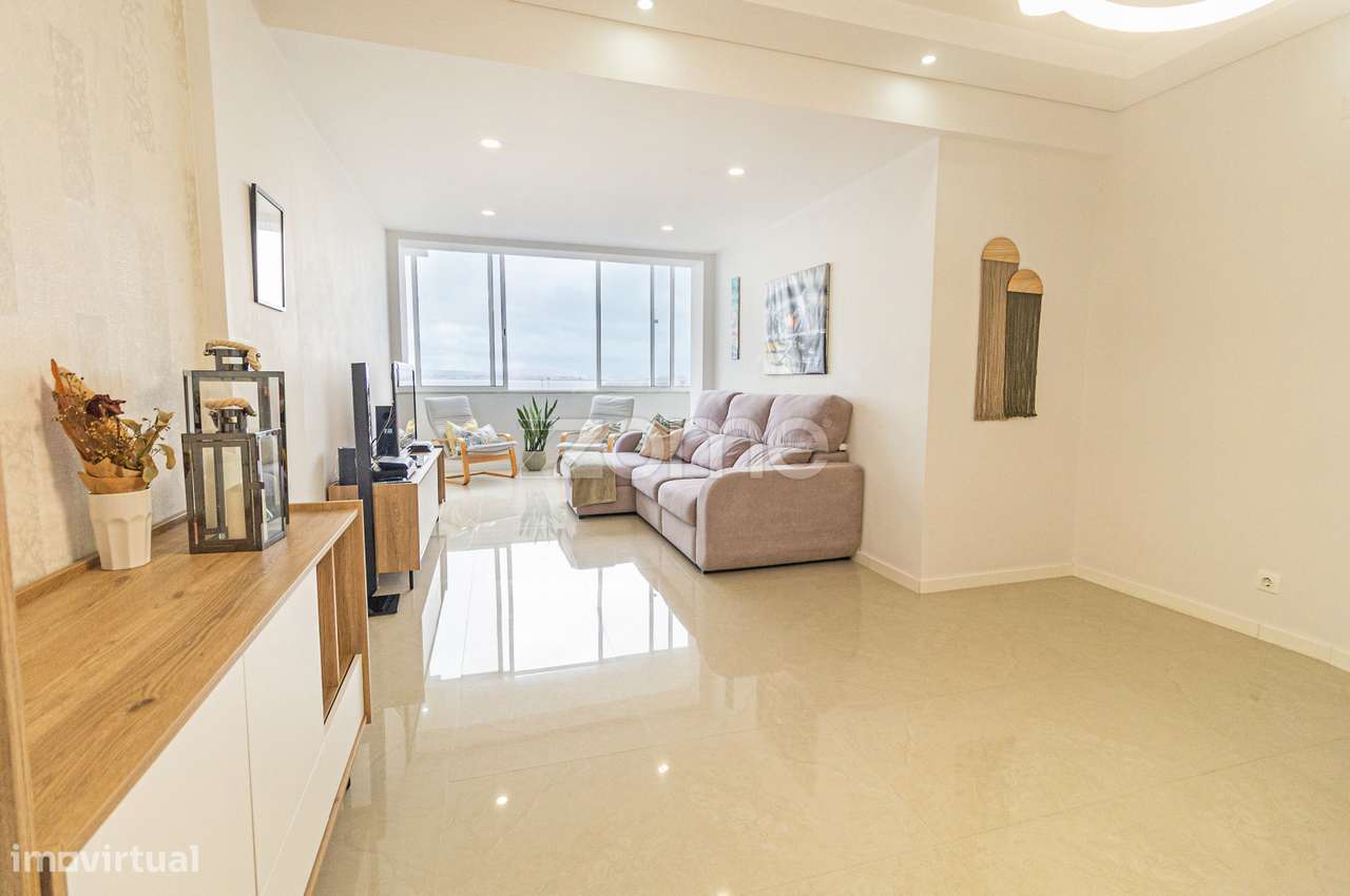 Oportunidade! Apartamento remodelado T3 em Cacilhas com vista Rio Tejo - Grande imagem: 2/28