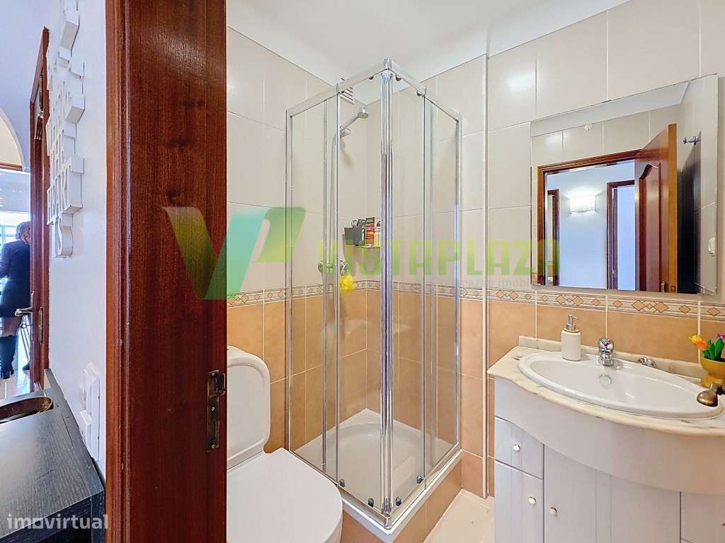 Apartamento T2 com duas casas de banho e espaço de garagem-22