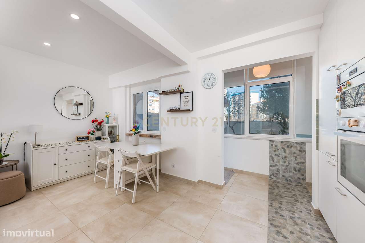 T2 com 44m2 de terraço | Renovado | Pronto a habitar | Benfica - Grande imagem: 5/34