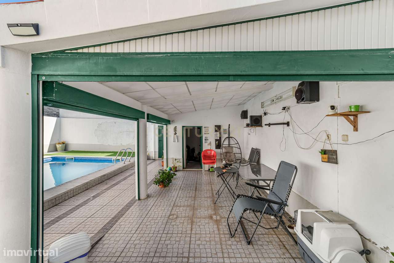 MORADIA T5 COM GARAGEM E PISCINA, 327 M² DE TERRENO PARA USUFRUIR-27