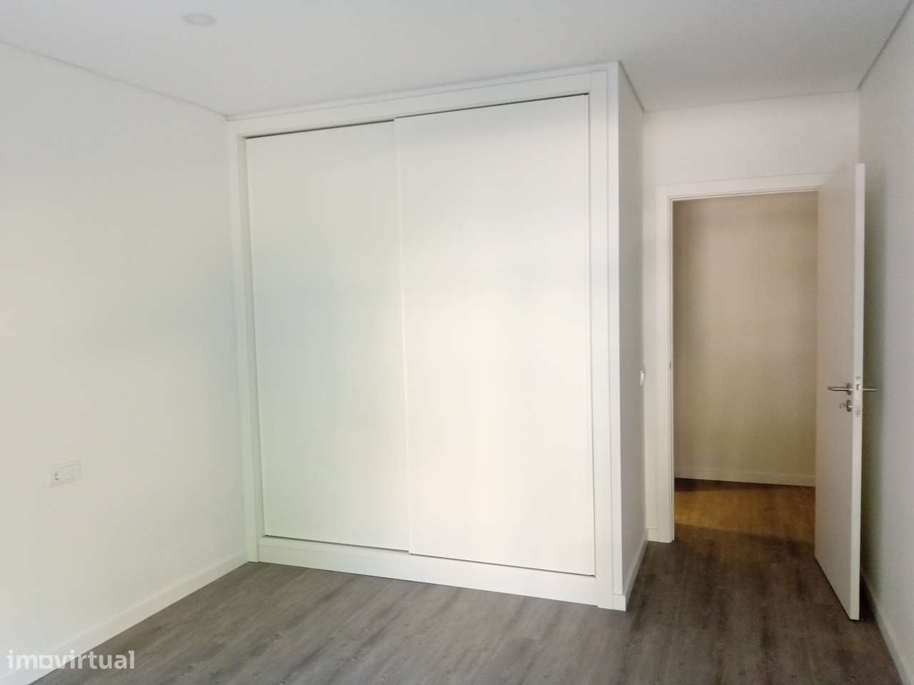 T1 renovado, com eletrodomésticos, no centro da cidade - Grande imagem: 4/13