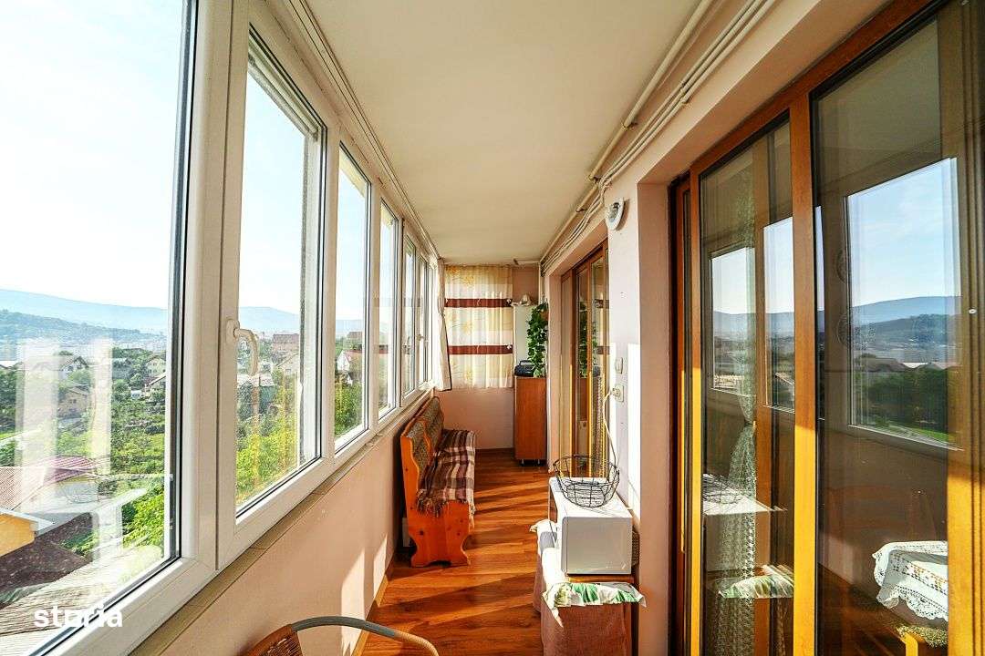 Apartament 5 camere, living, 2 bai, ideal pt. o familie numeroasa, 0% - Imagine principală: 5/13