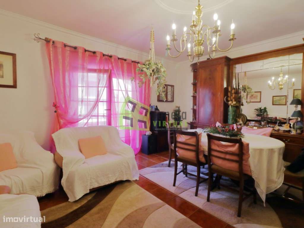 Moradia T3+1 com Quintal, Garagem em Vale de Milhaços-14