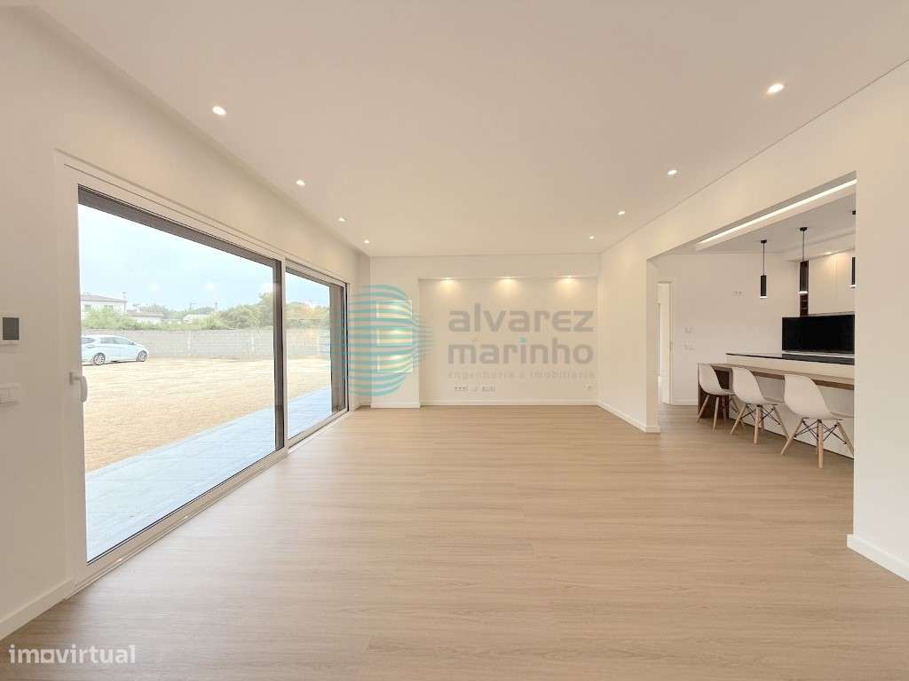 Moradia V3 de piso térreo, vista para o campo, perto da Benedita - Grande imagem: 5/53