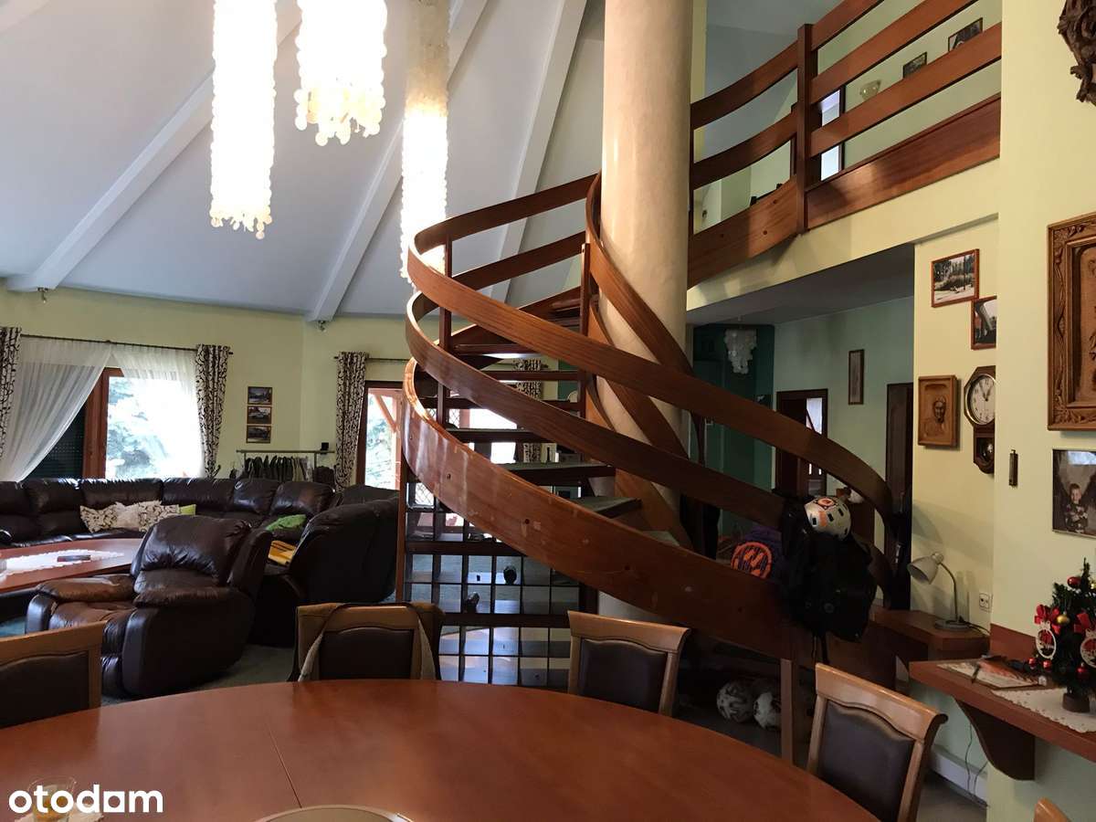 Przestronny dom z ogrodem i garażem-3