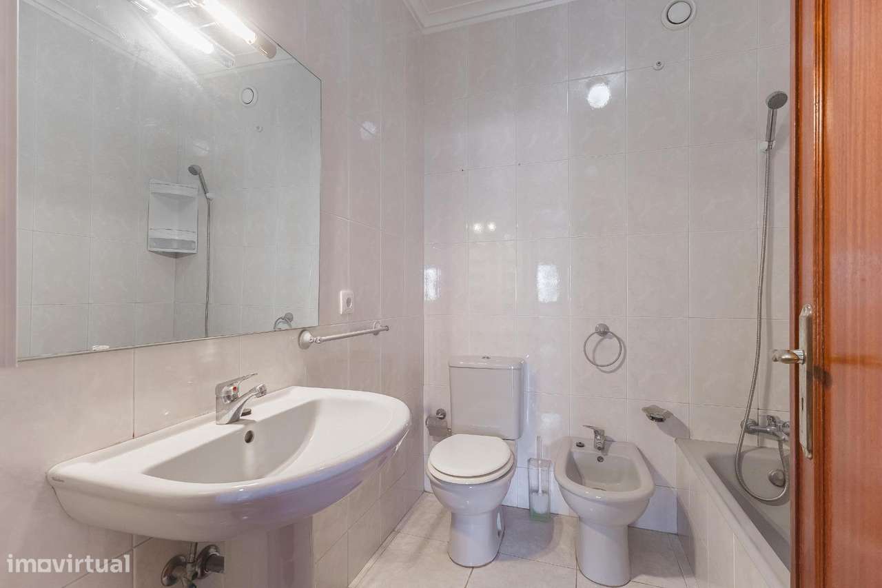 Apartamento T1 com Varanda em Canelas-13