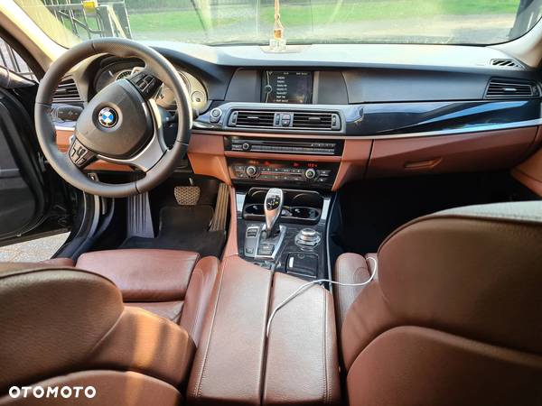 BMW Seria 5 528i Touring - 8