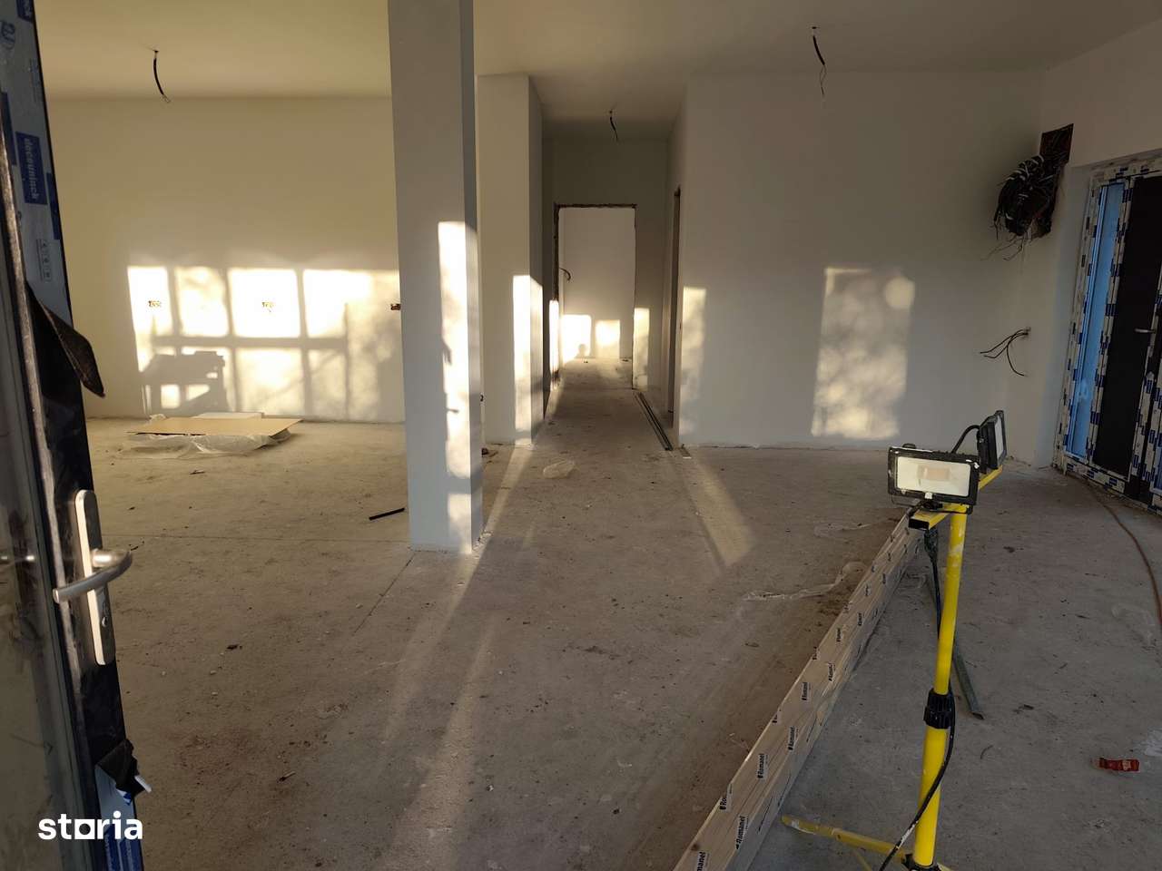 FARA COMISIOANE in Gulia la drum asfaltat casa 4 camere 2 bai P+M-15