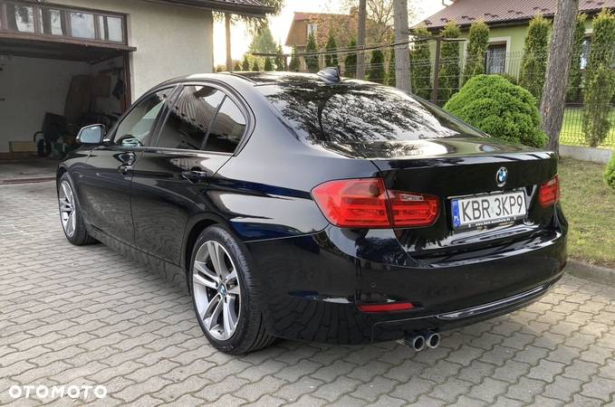 BMW Seria 3 325d Sport Line - 5