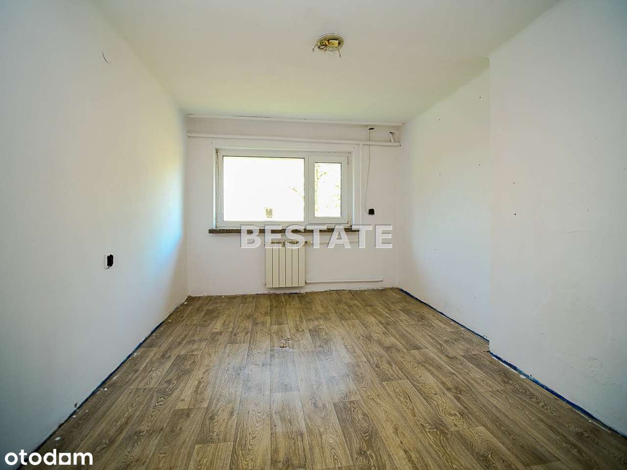 Dom w Radłowie z budynkiem gospodarczym-19