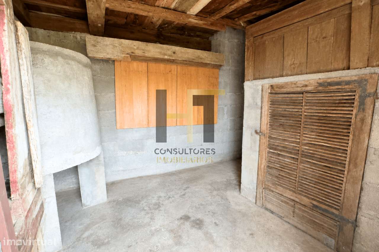 Moradia T4 em Lousada | 312m², 542m² de Terreno e Garagem para 3 Car-27