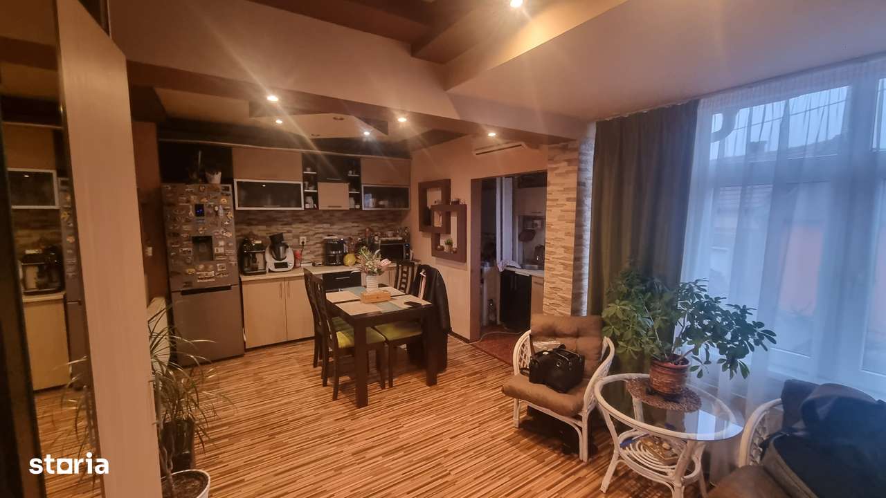 Casa in spatele gării zonă liniștită - Imagine principală: 2/7