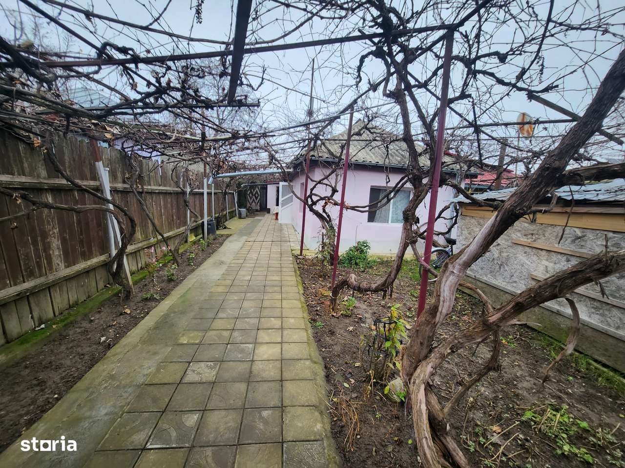 Casa cu 3 camere  in Serbanesti-19