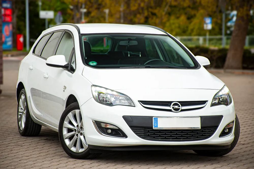 Opel Astra J 1.4 Turbo Sport 2012