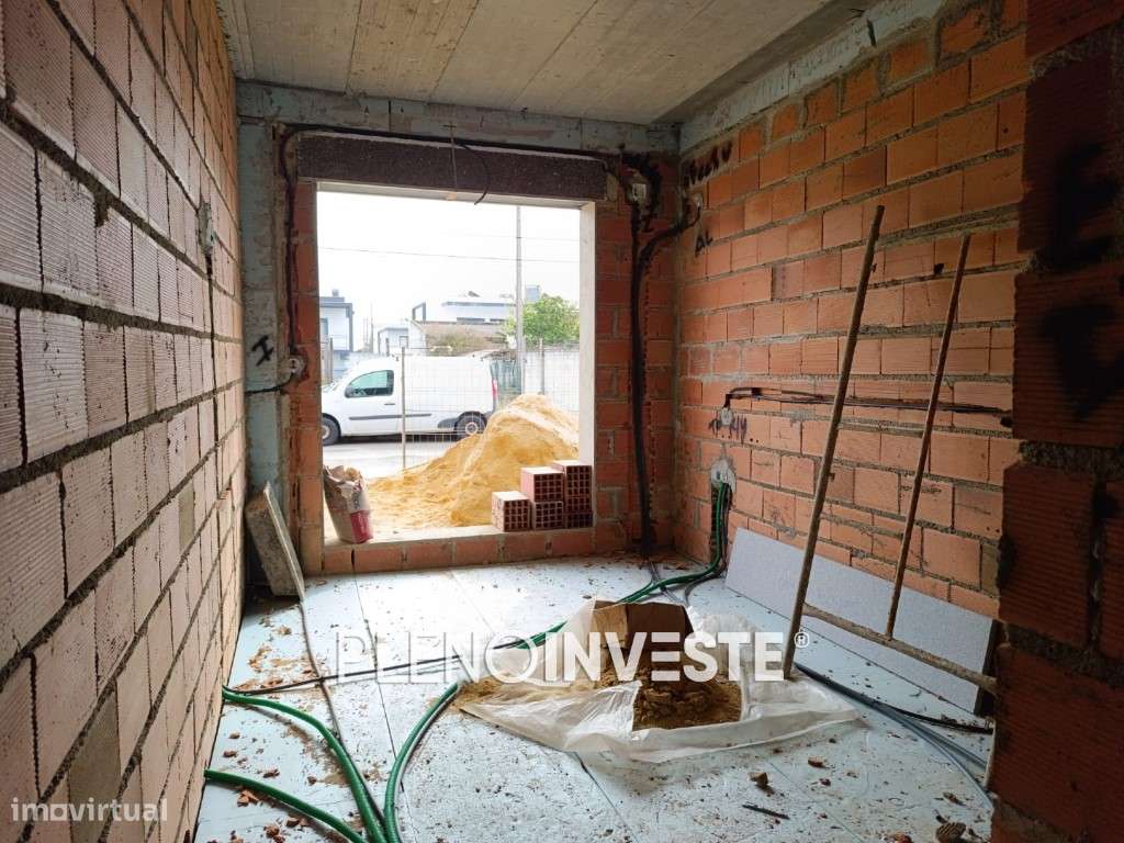 Moradia nova com piscina em Fernão Ferro-21