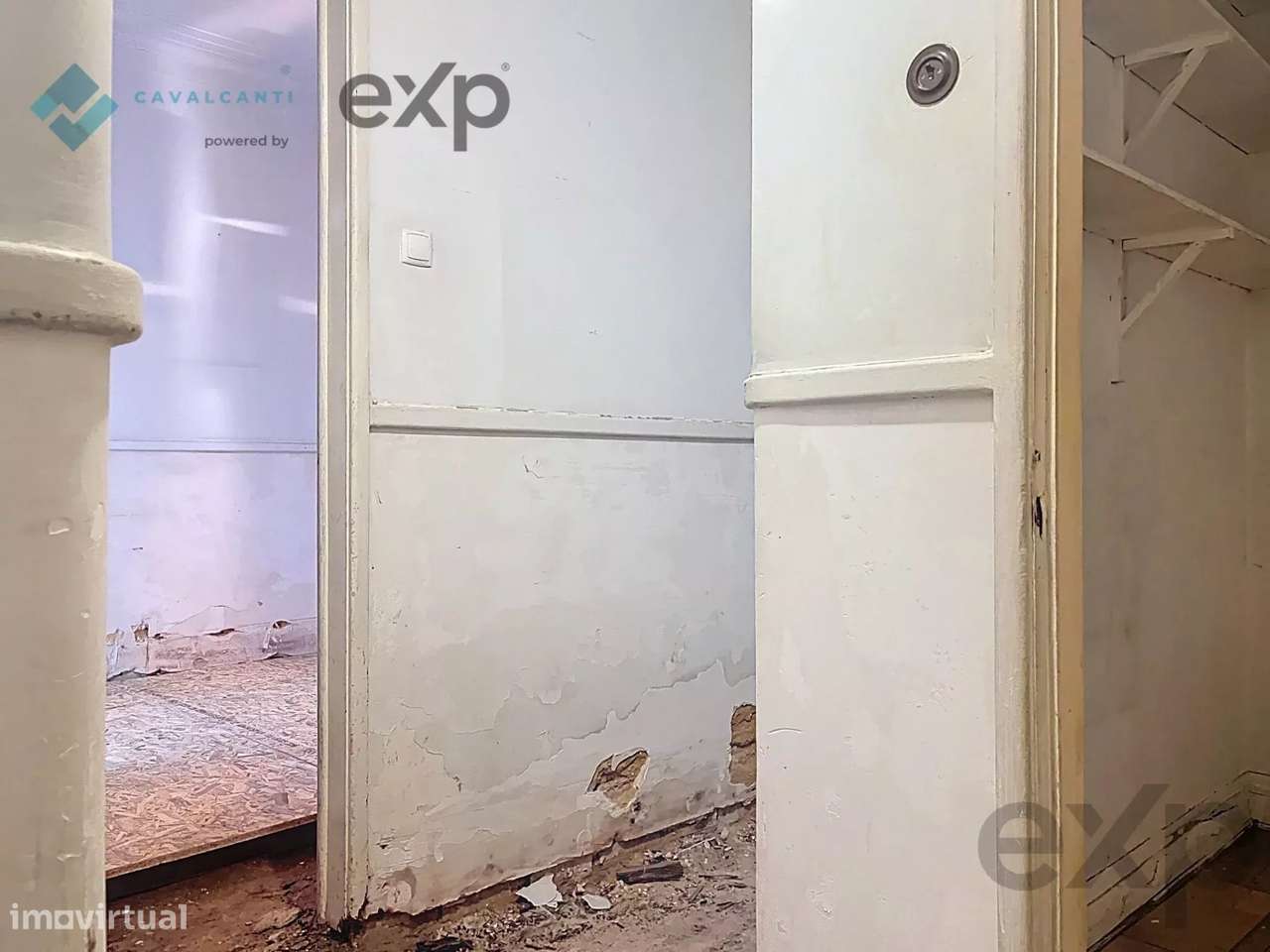 T3 com charme e logradouro Para Remodelar – Lisboa-26