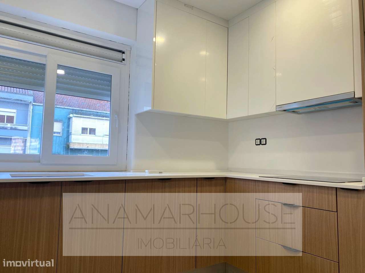 T3 Remodelado com varandas na Amadora, Mina De Água-16