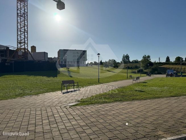 Apartamento T3 com garagem no Parque das Oliveiras, Camarate-35