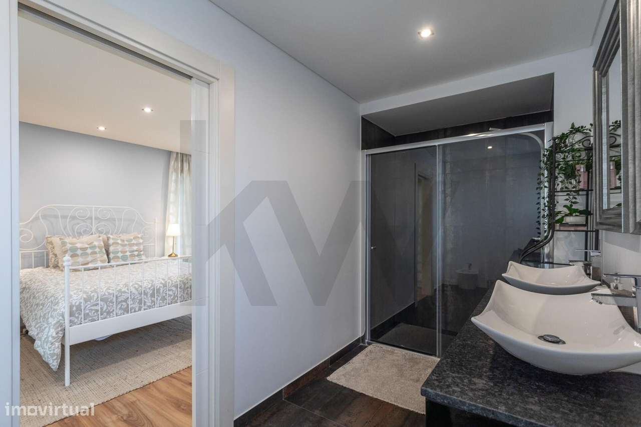 Moradia Isolada T4 Moderna no Algueirão: 311m2, Sala de Cinema, Garage-23