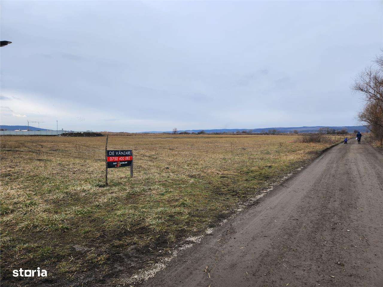 Teren intravila drept, loc de casa , 1300 mp Ernei,  Mures, zona linis - Imagine principală: 3/4