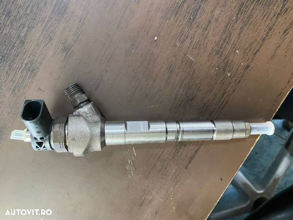 Injector VW 2.0Tdi 04L130277J - 3