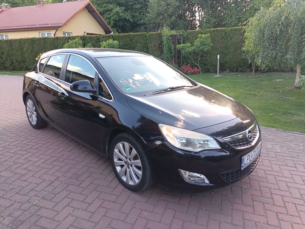 Opel Astra J 1.6 Design Edition 2010