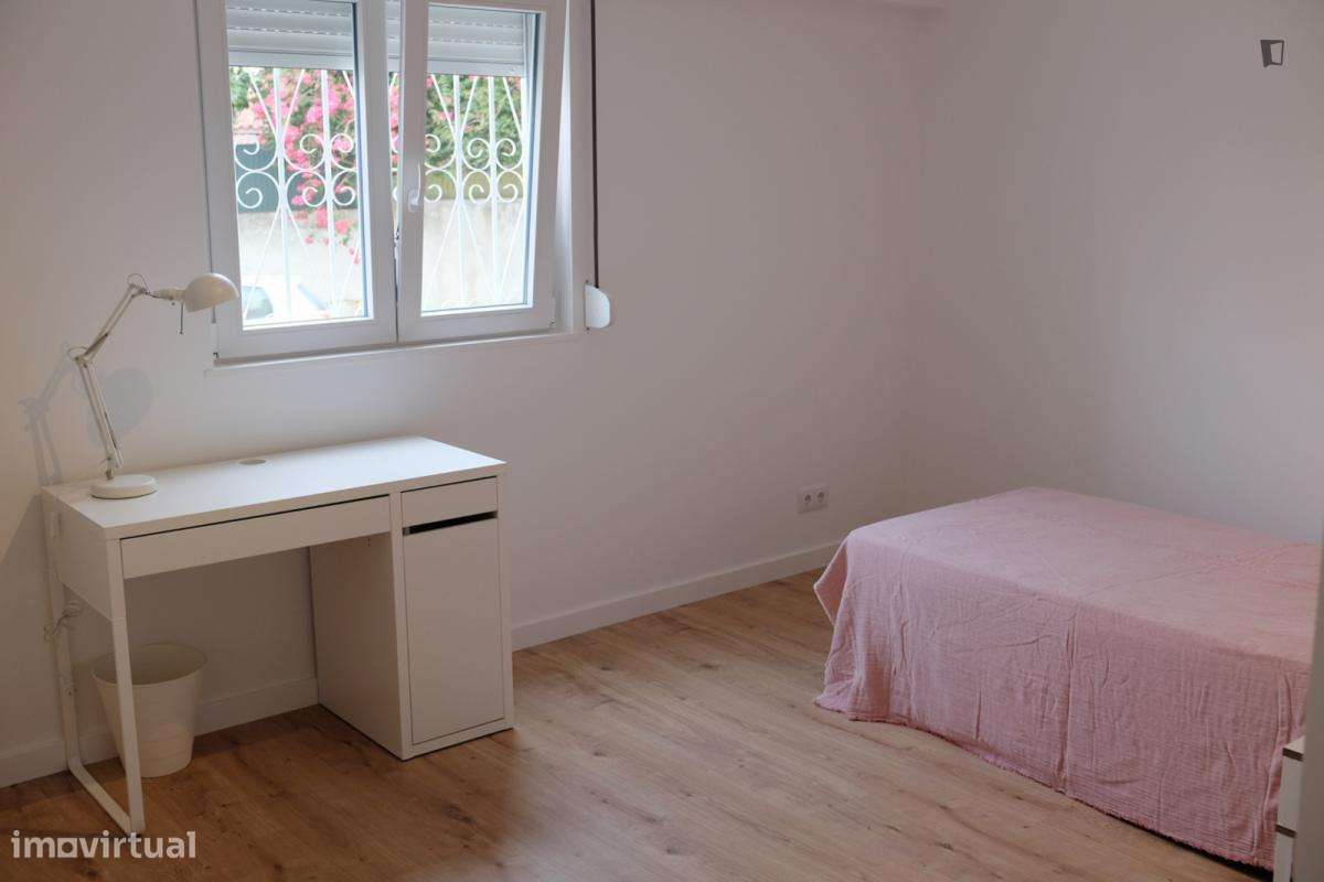 Quarto - localizado em Carcavelos Lisbon - Grande imagem: 3/10