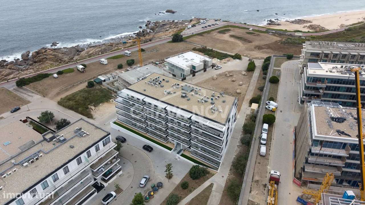 Apartamento T1 c/ Vista Mar, Varanda, Garagem e Excelentes Comodidades-33