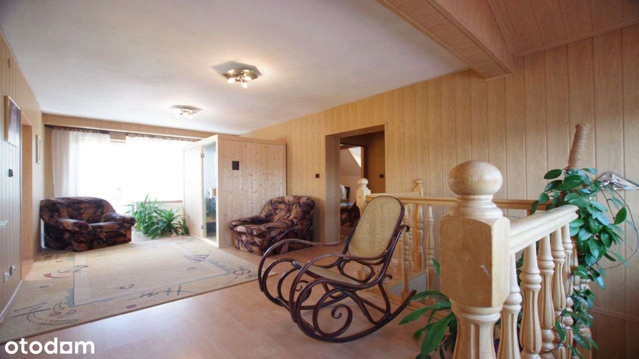 Ekonomiczny urządzony dom z garażem wśród zieleni - Pełny obrazek: 3/12