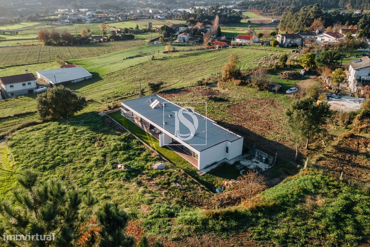 Moradia Individual T3, com jardim e vistas desafogadas-32