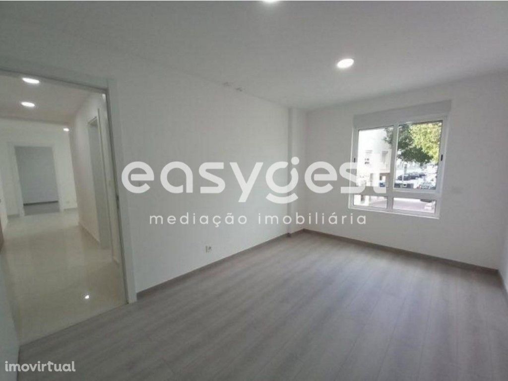 Apartamento T2 Totalmente Remodelado na Baixa da Banheira