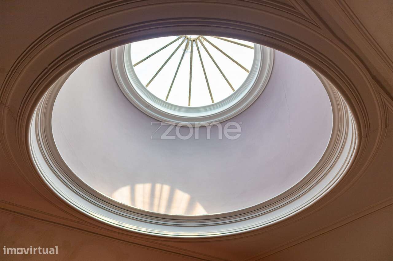 Prédio histórico reabilitado com identidade única no centro do Port... - Grande imagem: 5/60