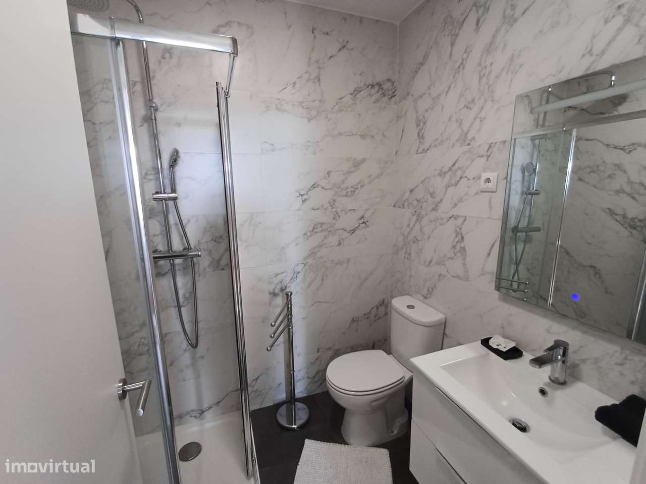 Moradia T4 Venda em Celorico (São Pedro e Santa Maria) e Vila Boa do M-15