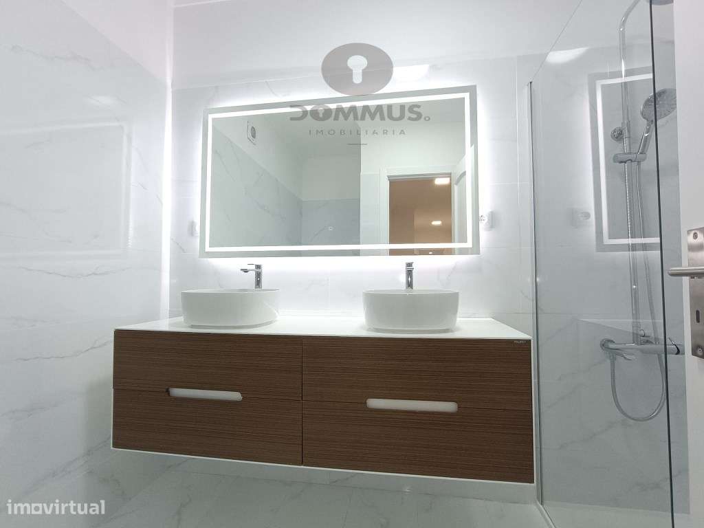 Apartamento T2 Remodelado c/ Arrecadação em São Marcos-17