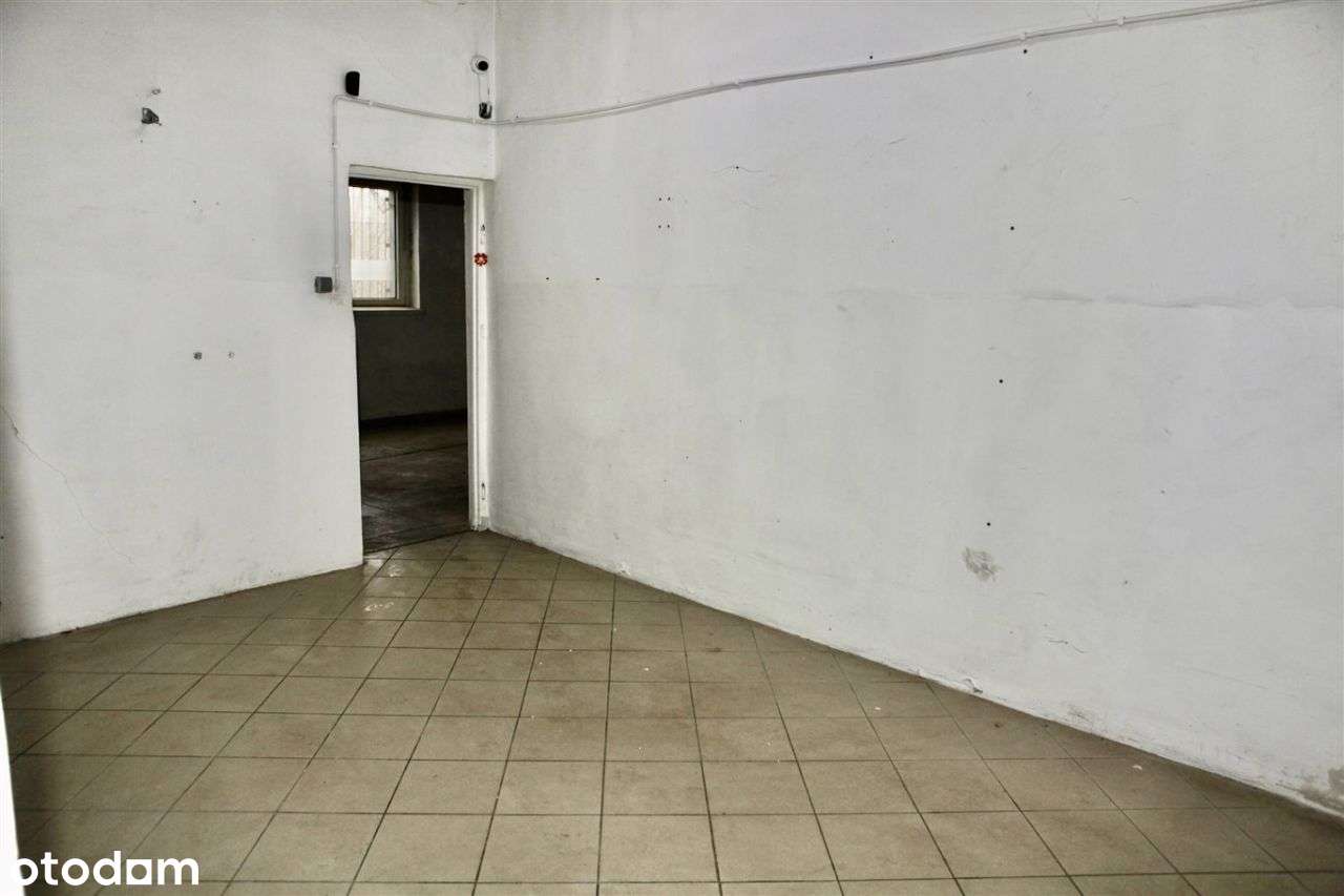 Dwa budynki. Mieszkalny i produkcyjno - magazynowy.-11