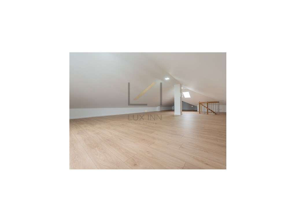 Moradia de Luxo T4 , São Pedro Do Estoril, com Piscina e Garagem-54